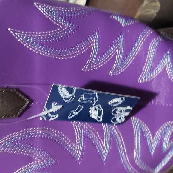 Embroidered Western Mid-Calf Pointed-Toe Cowgirl Boots. Size 6. - Picture 2 of 5
